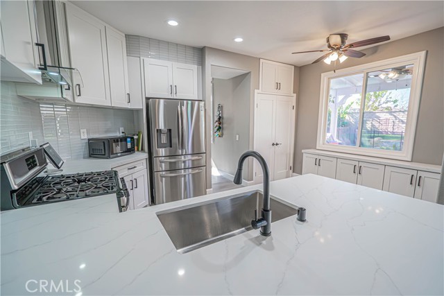 Detail Gallery Image 17 of 46 For 30401 Servilla, Castaic,  CA 91384 - 5 Beds | 3 Baths