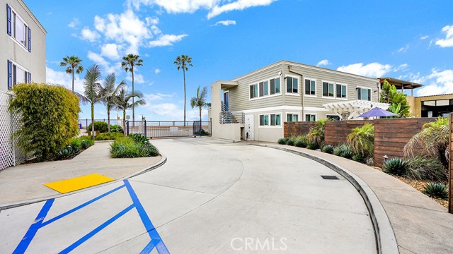 1202 N Pacific Street, Oceanside CA: https://media.crmls.org/medias/58916f75-f814-4441-85c2-9ad7f69cff32.jpg
