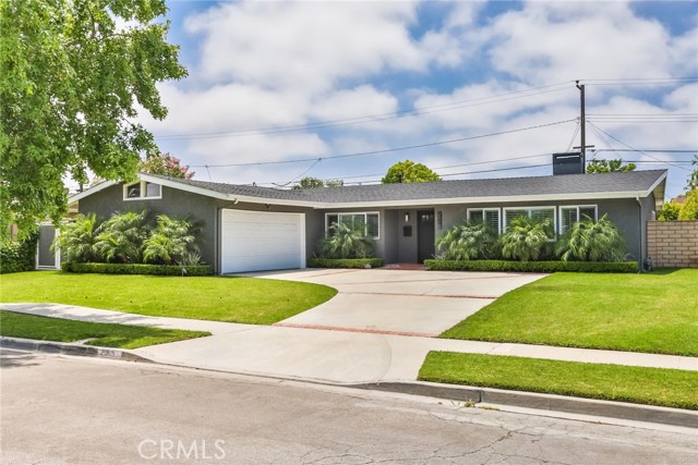 2915 Ellesmere Ave, Costa Mesa, CA 92626