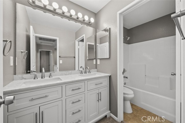 Detail Gallery Image 26 of 38 For 14323 Moon Valley St, Victorville,  CA 92394 - 4 Beds | 3 Baths