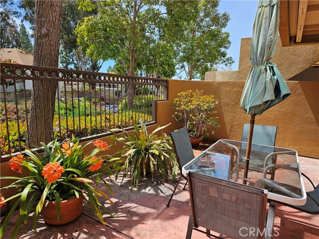 Detail Gallery Image 1 of 22 For 25671 Le Parc #9,  Lake Forest,  CA 92630 - 1 Beds | 1 Baths