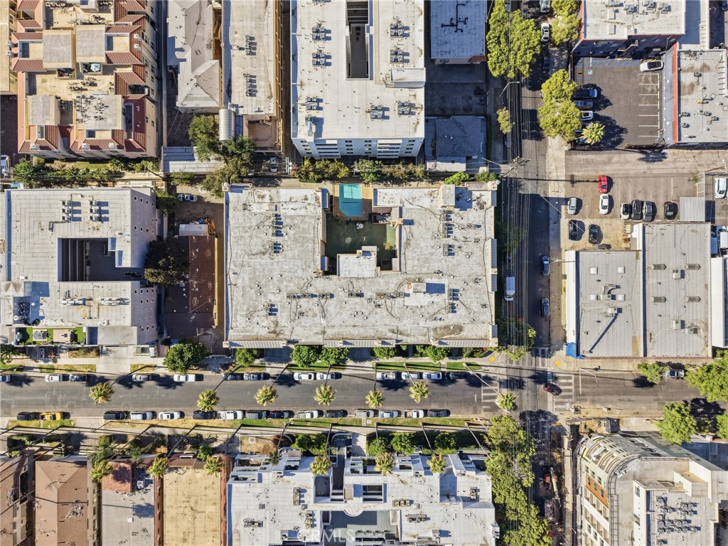 https://media.crmls.org/medias/5892b54c-34df-4d28-8596-751da26b6e0c.jpg?preset=X-Large
