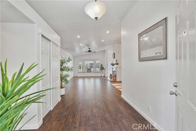 Detail Gallery Image 3 of 38 For 27903 Vista View Dr, Canyon Country,  CA 91351 - 3 Beds | 2 Baths