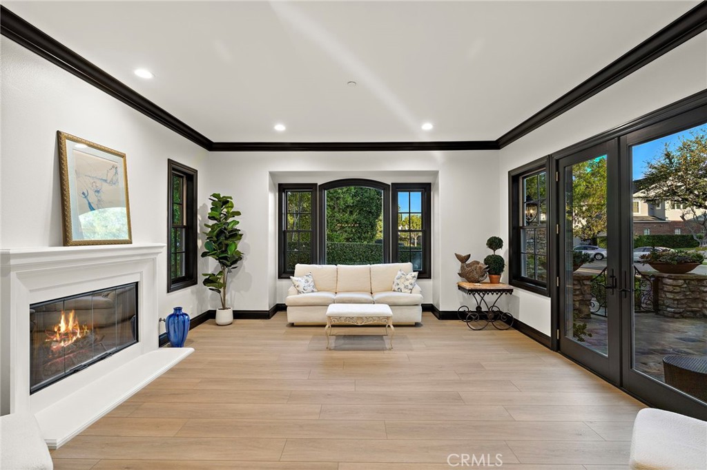 https://media.crmls.org/medias/5892d5a3-cbcc-476c-9045-cea3211d7b40.jpg?preset=X-Large