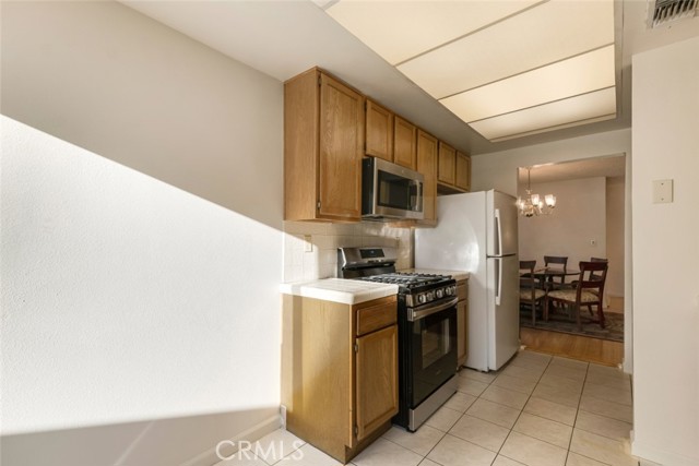 Detail Gallery Image 17 of 39 For 18200 Andrea Cir #6,  Northridge,  CA 91325 - 3 Beds | 2/1 Baths