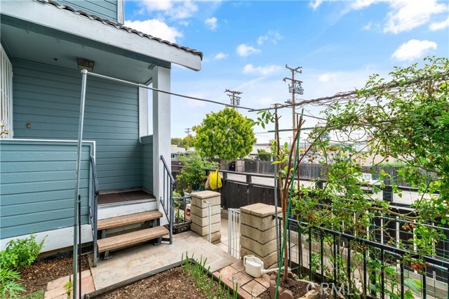 Detail Gallery Image 35 of 45 For 119 N Alhambra Ave #D,  Monterey Park,  CA 91755 - 3 Beds | 3 Baths