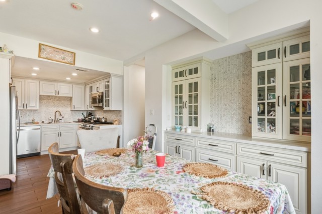 Detail Gallery Image 7 of 14 For 1245 Phillips St, Vista,  CA 92083 - 5 Beds | 4 Baths