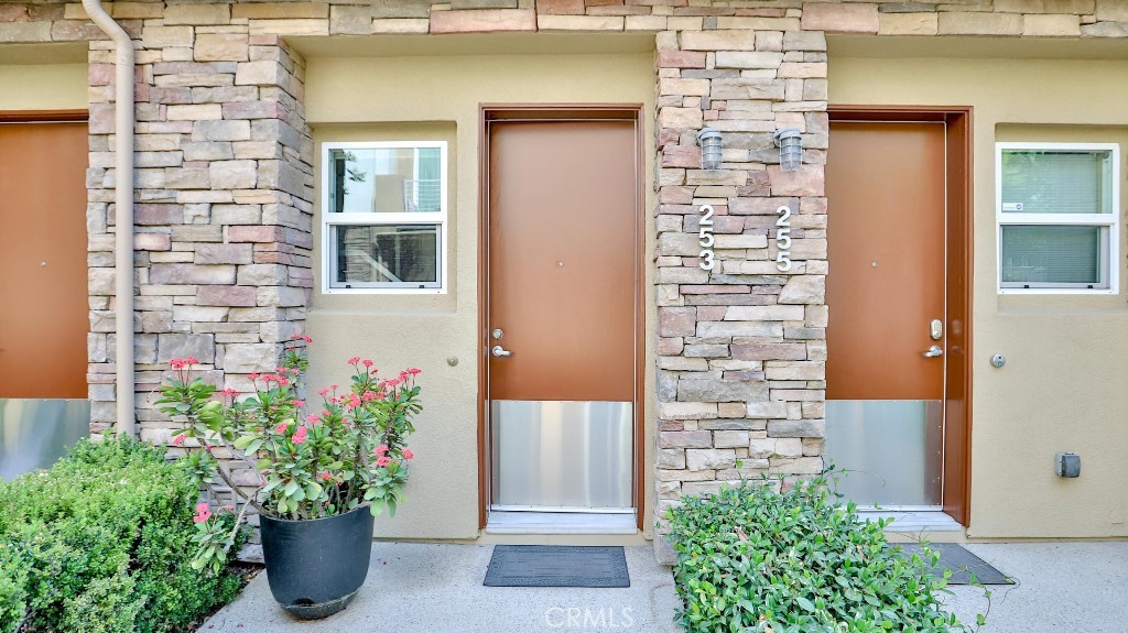 253 E Jeanette Lane