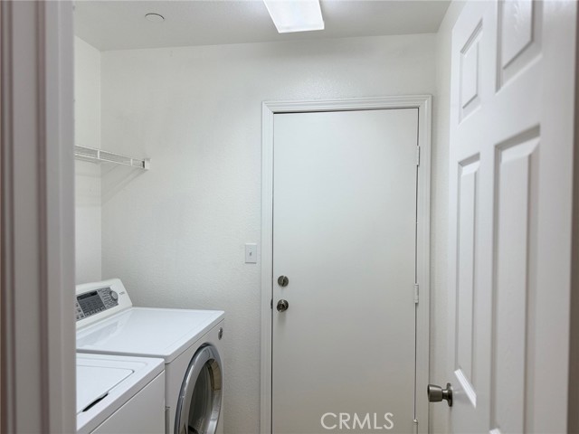 Detail Gallery Image 13 of 36 For 4547 Nicole Way, Riverside,  CA 92501 - 5 Beds | 3/1 Baths