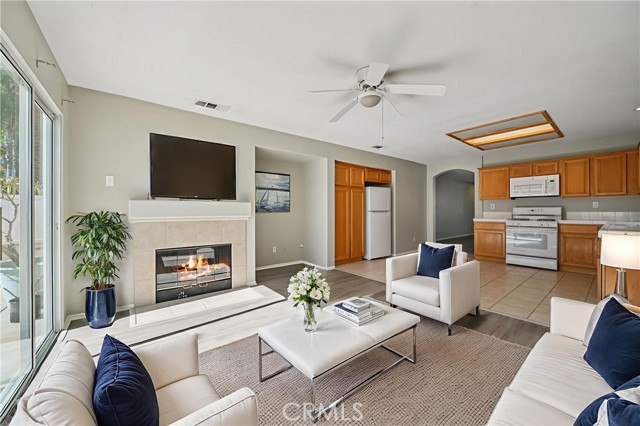 Detail Gallery Image 5 of 38 For 32255 Corte Illora, Temecula,  CA 92592 - 3 Beds | 2 Baths