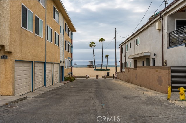 1207 Seal Way, Seal Beach CA: https://media.crmls.org/medias/589566b4-21b7-46d4-aae8-3150777daf0f.jpg