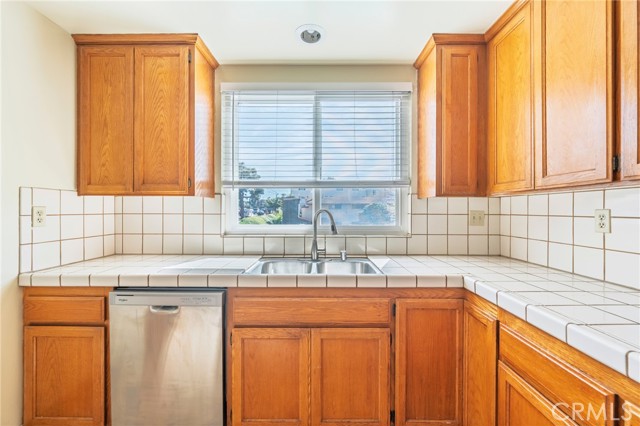 Detail Gallery Image 7 of 42 For 6146 Pacific Coast, Redondo Beach,  CA 90505 - 2 Beds | 3 Baths