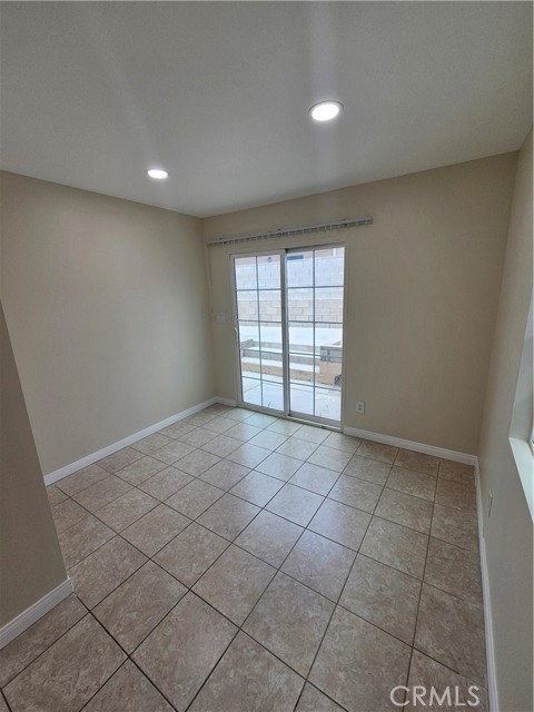 10558 Langmuir Avenue, Sunland CA: https://media.crmls.org/medias/58961f35-858c-410d-af0d-f529b453832e.jpg