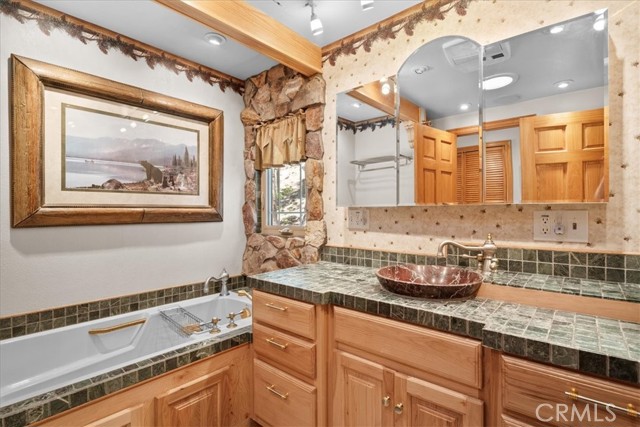 Detail Gallery Image 15 of 31 For 38855 Big Bear, Big Bear Lake,  CA 92315 - 3 Beds | 2 Baths