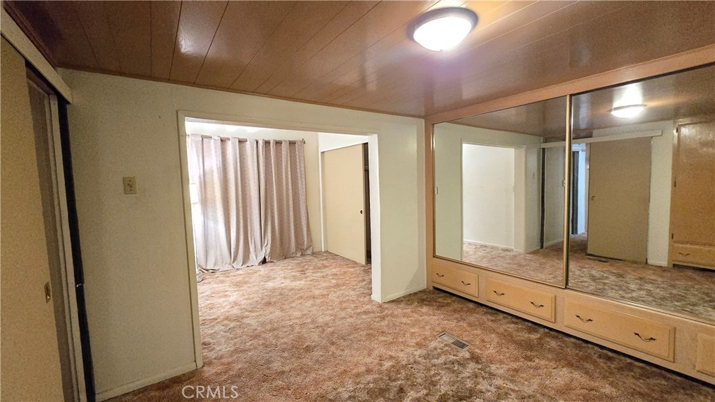 https://media.crmls.org/medias/589735ea-aebd-4162-922c-41619187e4b4.jpg?preset=X-Large