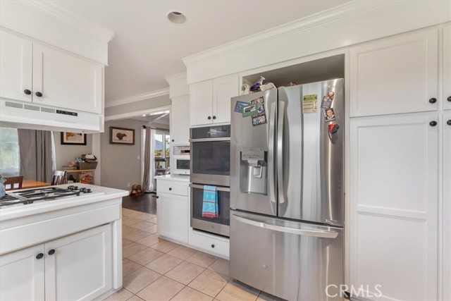 Detail Gallery Image 12 of 53 For 3410 Scenic Dr, Redding,  CA 96001 - 3 Beds | 3 Baths