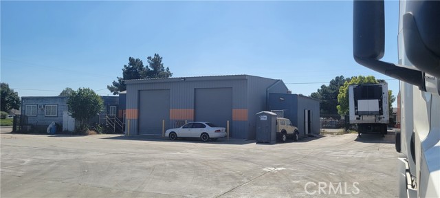 1960 S Date Avenue, Bloomington, California 92316, ,Commercial Lease,For Rent,1960 S Date Avenue,CRTR24237222