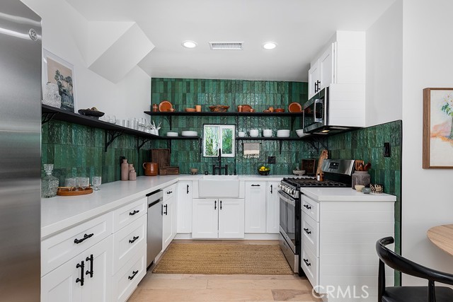 1215 N Avenue 56, Los Angeles CA: https://media.crmls.org/medias/5898f7e1-a735-4725-98bb-5b0c2937bbbf.jpg