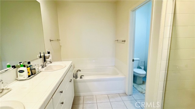 Detail Gallery Image 10 of 34 For 2652 W Madison Cir, Anaheim,  CA 92801 - 2 Beds | 2/1 Baths
