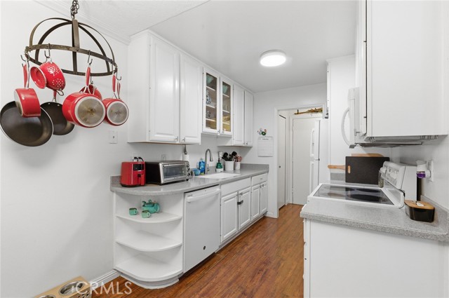 Detail Gallery Image 4 of 26 For 12200 Montecito Rd #D101,  Seal Beach,  CA 90740 - 1 Beds | 1 Baths