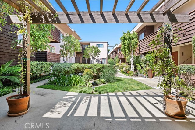 Detail Gallery Image 19 of 22 For 5403 Newcastle Ave #43,  Encino,  CA 91316 - 2 Beds | 2 Baths