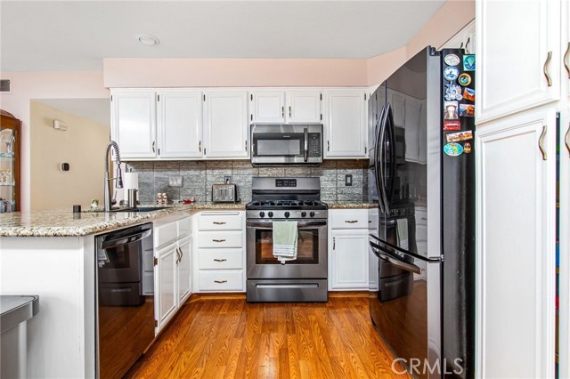 Detail Gallery Image 13 of 57 For 30155 Campo Verde, Temecula,  CA 92592 - 4 Beds | 2/1 Baths