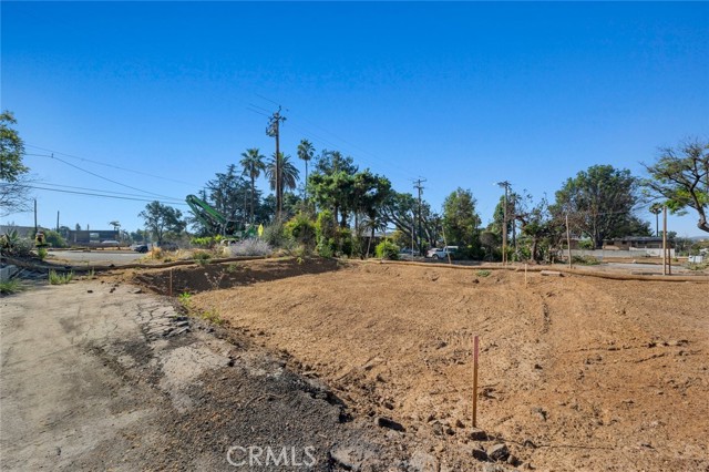 2441 El Molino Avenue, Altadena CA: https://media.crmls.org/medias/589bde49-416e-4378-b023-5a43d76d4111.jpg