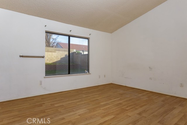 Detail Gallery Image 10 of 23 For 37012 Calle Bonita, Palmdale,  CA 93550 - 4 Beds | 2 Baths