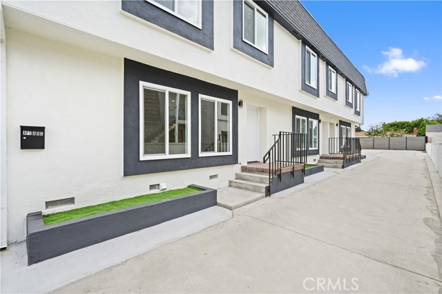 Detail Gallery Image 3 of 49 For 7010 a Lennox Ave a,  Van Nuys,  CA 91405 - 4 Beds | 2 Baths