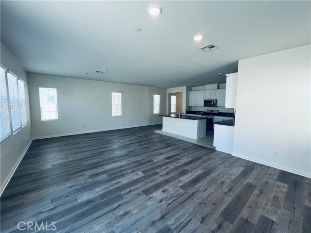Detail Gallery Image 5 of 22 For 2061 E Sentinel Privado, Ontario,  CA 91764 - 4 Beds | 2/1 Baths