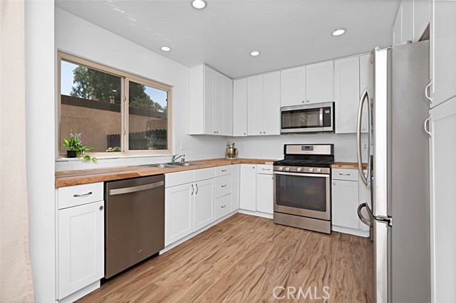 10544 White Oak Drive, Riverside CA: https://media.crmls.org/medias/589d592d-bd2f-483d-8843-73999184f517.jpg