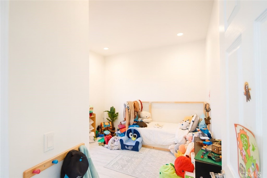 https://media.crmls.org/medias/589dbd46-8ba0-476a-a89f-bb3ca760fcf5.jpg?preset=X-Large