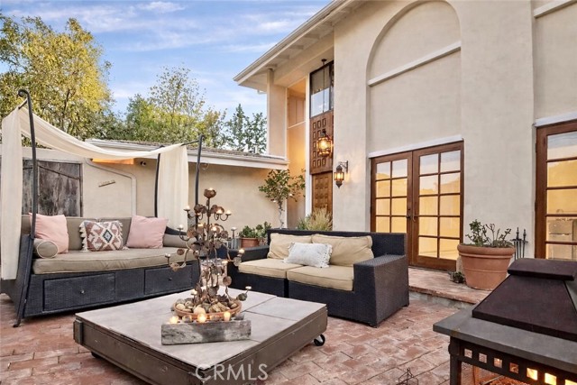 Detail Gallery Image 2 of 7 For 4709 Dunman, Woodland Hills,  CA 91364 - 5 Beds | 3 Baths