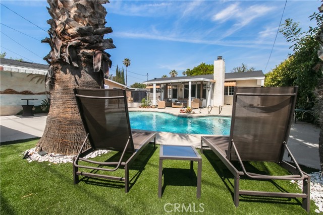 8527 Casaba Avenue, Winnetka CA: https://media.crmls.org/medias/589e93b0-81d3-4d3c-919b-42a01b0e6901.jpg