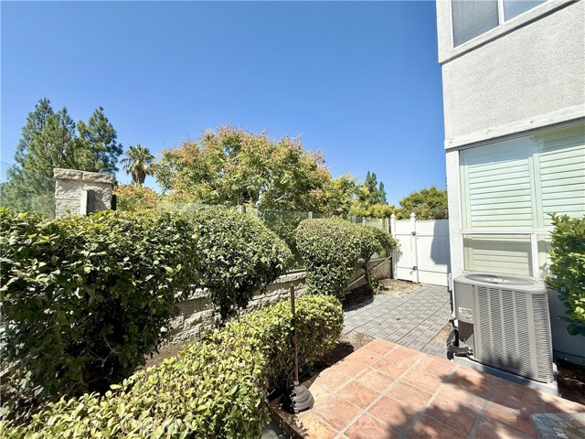 48 Hawksmoor, Aliso Viejo CA: https://media.crmls.org/medias/589eb3e2-7b02-4096-a49d-f9ed1036c6db.jpg