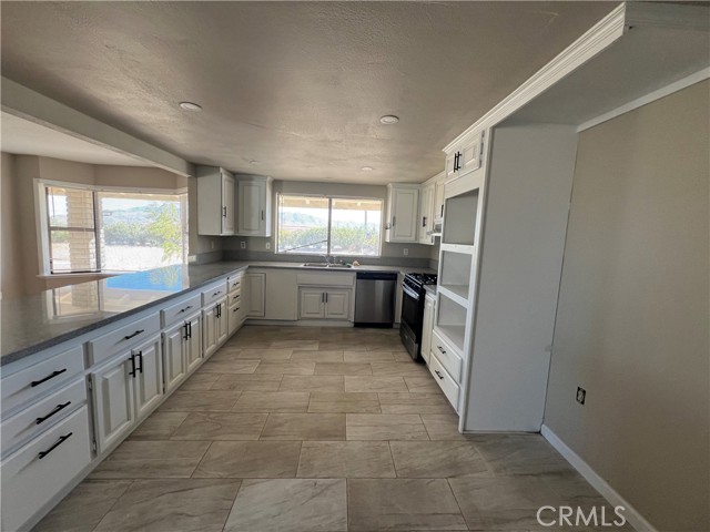 Detail Gallery Image 12 of 25 For 18530 Eucalyptus St, Hesperia,  CA 92345 - 3 Beds | 2/1 Baths