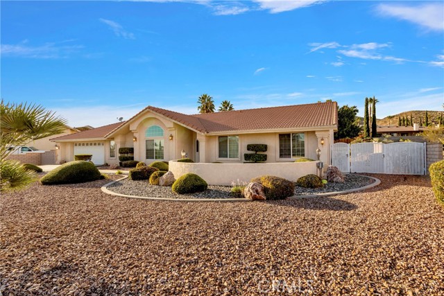 Detail Gallery Image 2 of 59 For 18496 Menahka Ct, Apple Valley,  CA 92307 - 3 Beds | 2/1 Baths