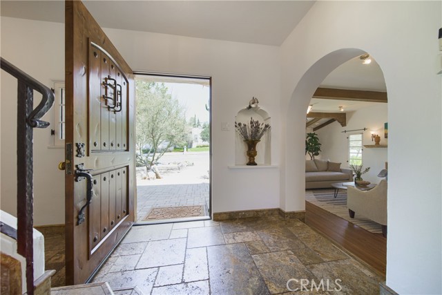 516 E Stocker Street, Glendale CA: https://media.crmls.org/medias/589f351b-0f0a-4362-a71c-13005e24c2f1.jpg