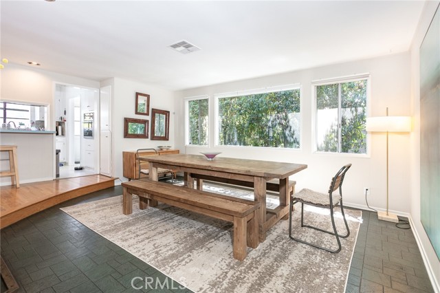 Detail Gallery Image 9 of 30 For 301 S Sunset Canyon Dr, Burbank,  CA 91501 - 3 Beds | 1/1 Baths