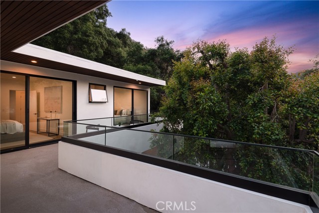 Detail Gallery Image 38 of 46 For 9836 Yoakum Dr, Beverly Hills,  CA 90210 - 5 Beds | 4 Baths