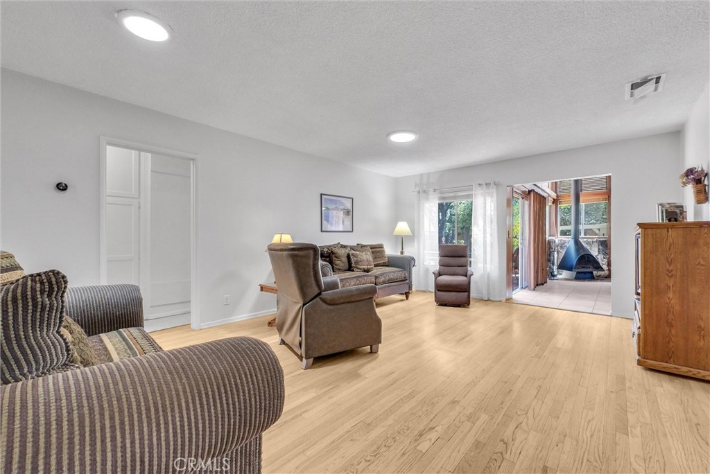 MLS #CV25147207 img 3