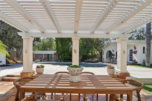 5347 Hinton Avenue, Woodland Hills CA: https://media.crmls.org/medias/58a0c4f2-0e8d-421c-b49b-afd1656beb89.jpg