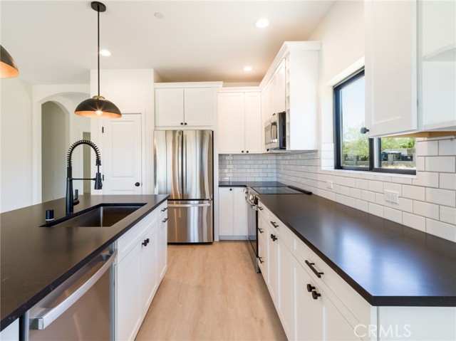 Detail Gallery Image 4 of 25 For 7220 Hanford, Yucca Valley,  CA 92284 - 4 Beds | 2 Baths