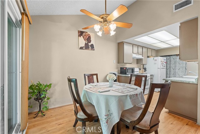 Detail Gallery Image 10 of 29 For 3204 Little Mountain Dr #B,  San Bernardino,  CA 92405 - 3 Beds | 2 Baths