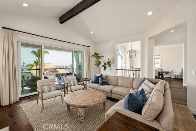 550 Helberta Avenue, Redondo Beach, California 90277, 5 Bedrooms Bedrooms, ,3 BathroomsBathrooms,Residential,Sold,Helberta,SB21204332