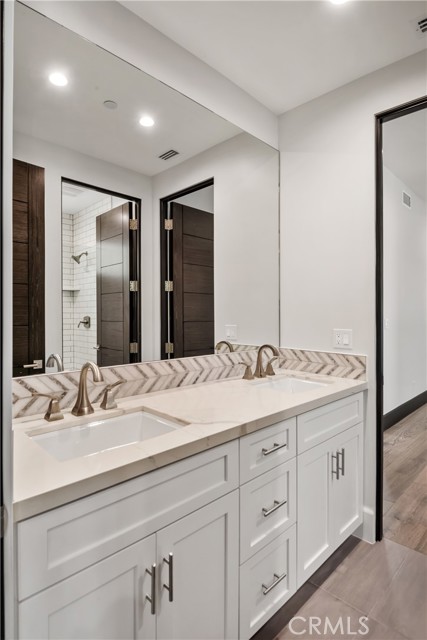 509 Marine Avenue, Manhattan Beach, California 90266, 6 Bedrooms Bedrooms, ,2 BathroomsBathrooms,Residential,Sold,Marine,SB21082532