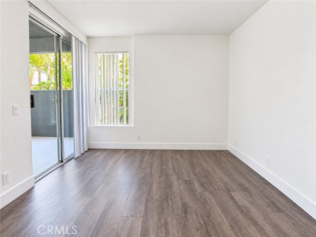 11657 Oxnard Street, 109 photo 8