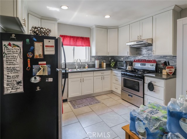 Detail Gallery Image 7 of 16 For 2026 W 94th Pl, Los Angeles,  CA 90047 - 4 Beds | 2 Baths