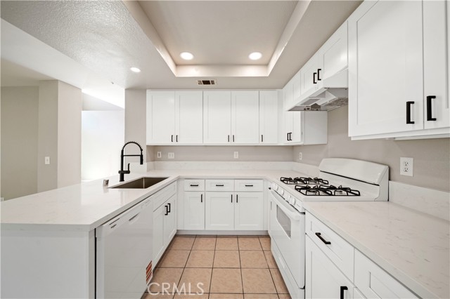 Detail Gallery Image 9 of 36 For 15965 Peach Tree Ln, Fontana,  CA 92337 - 4 Beds | 3 Baths