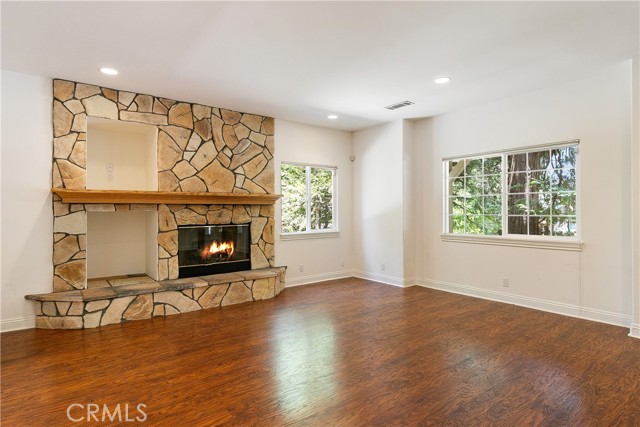 Detail Gallery Image 3 of 33 For 28591 Wabash Dr, Lake Arrowhead,  CA 92352 - 3 Beds | 2/1 Baths